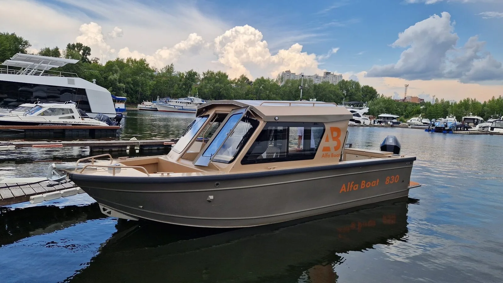 Angelina Alfa Boat 830