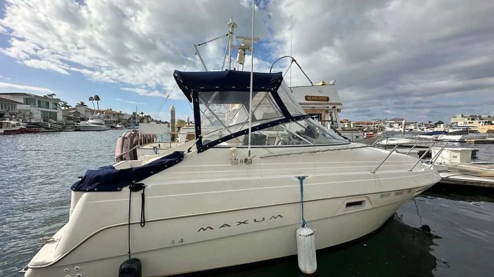 Maxum 2400 SCR