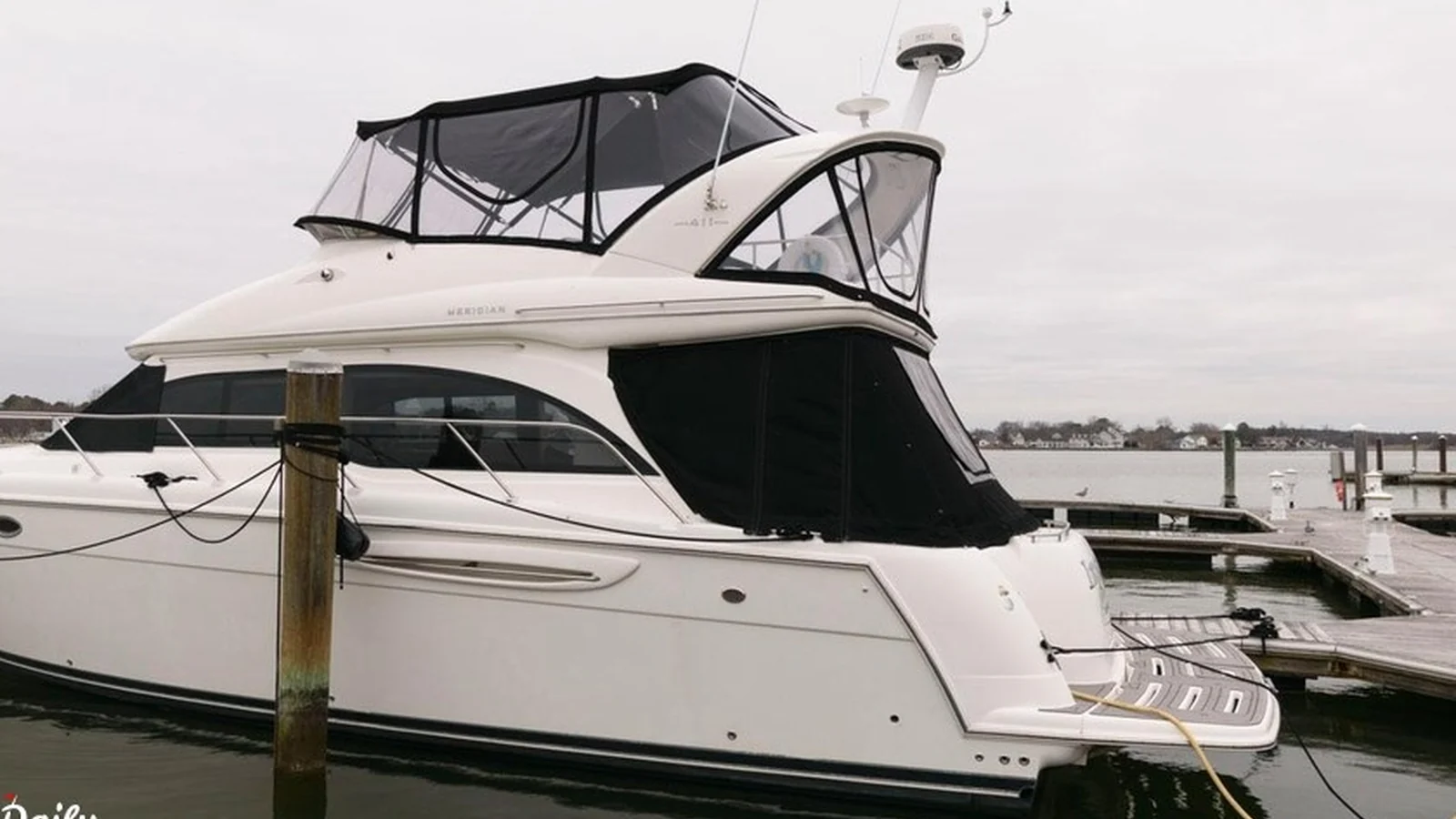 Meridian Yachts 411 Sedan