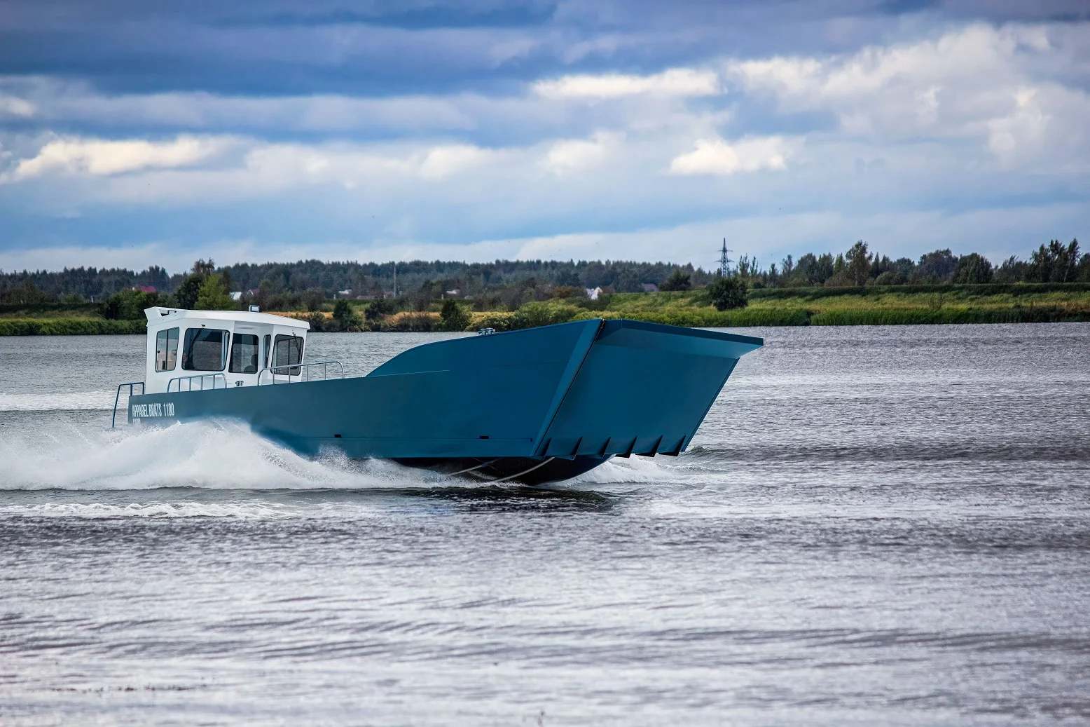 Apparel Boats 1100 Cabin